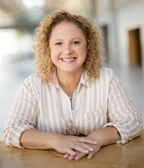 Andrea Guevara, the author branding expert. Head and shoulders shot of her smiling at the viewer.